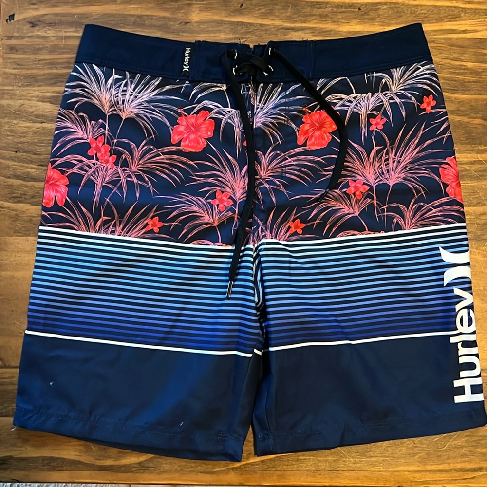 Hurley youth Boardshorts, size 10 / 25 waist, never worn, tags removed